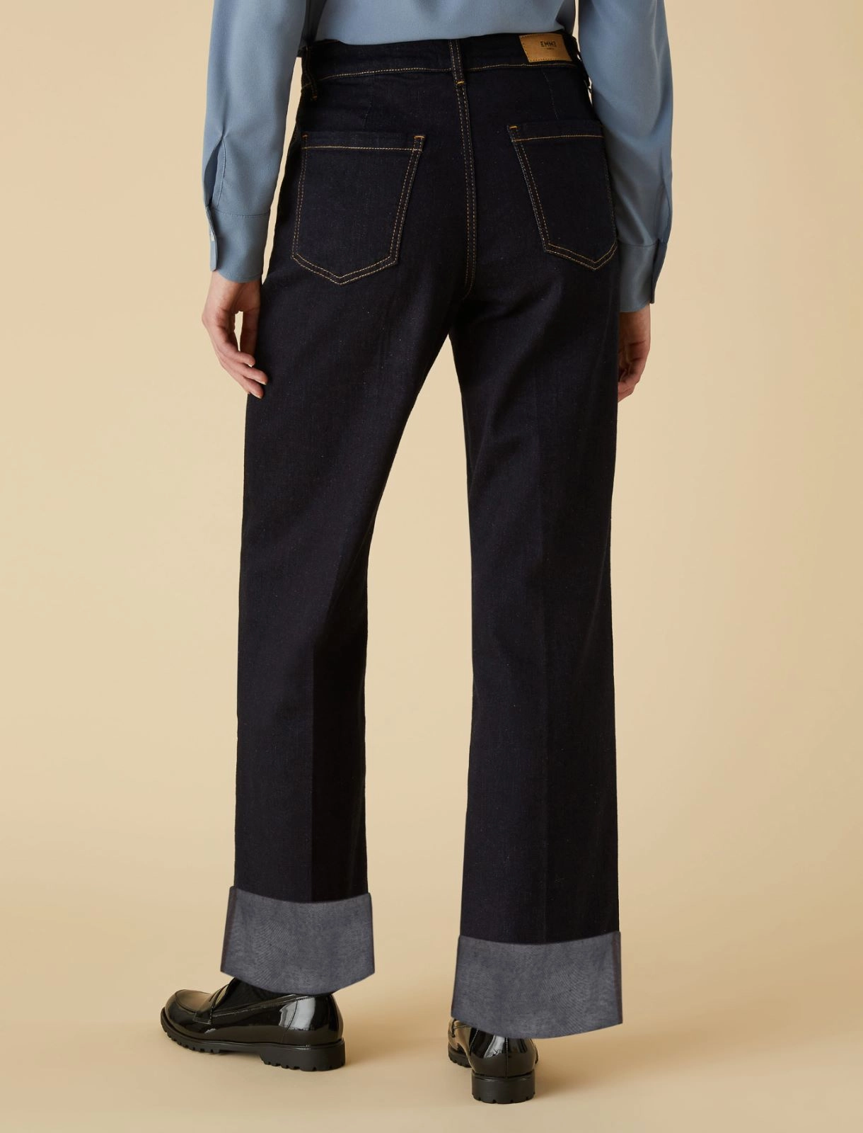 Straight-leg jeans