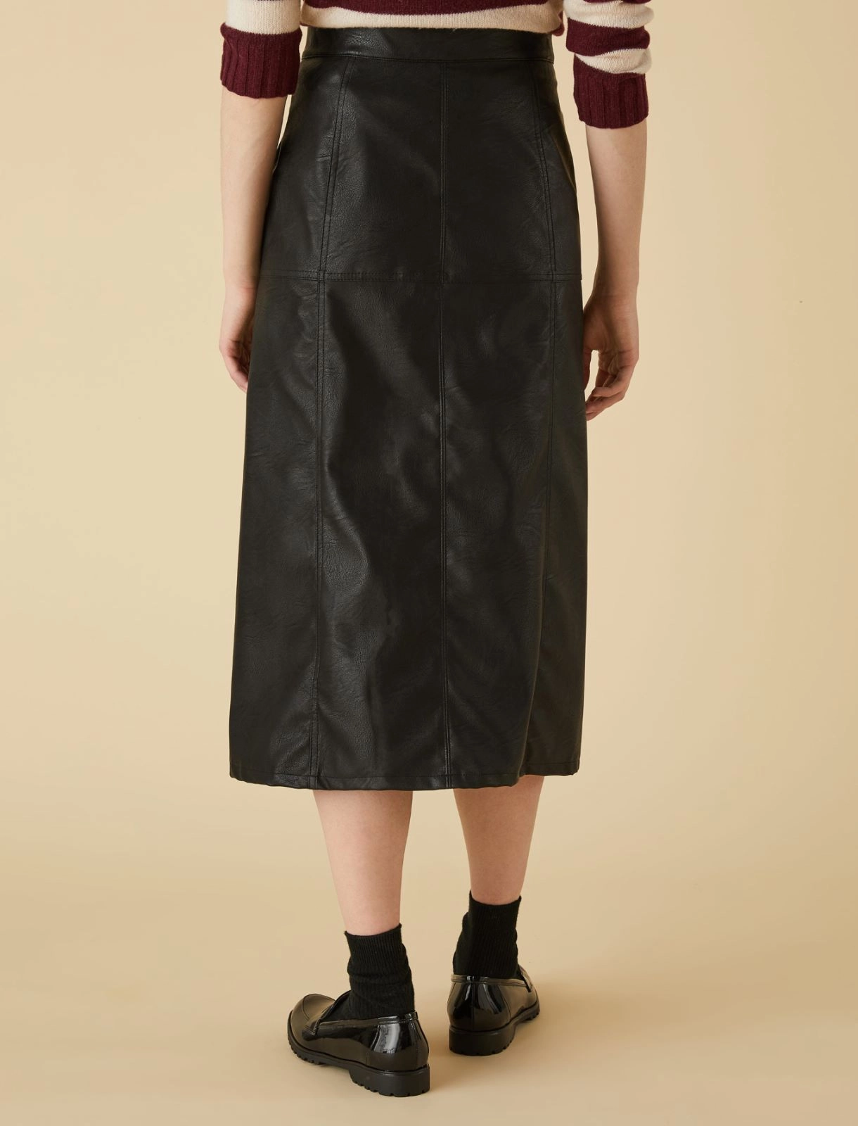 Slit-detail skirt