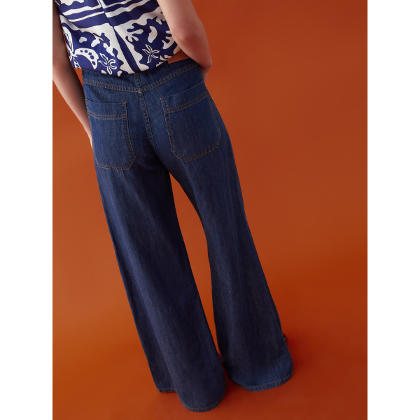 Wide-leg trousers