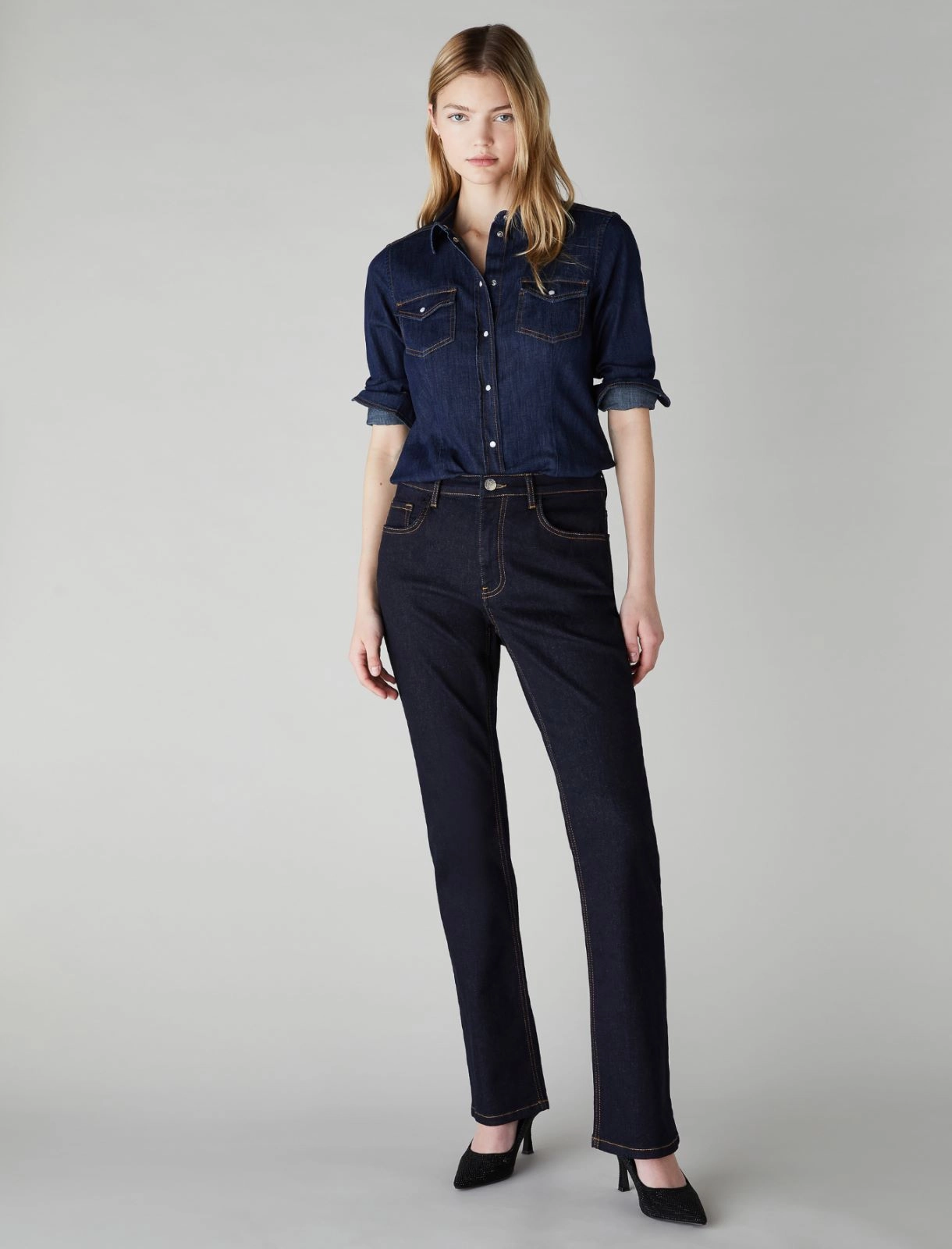 Slim-fit flared jeans