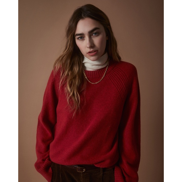 Knitted sweater with wool red