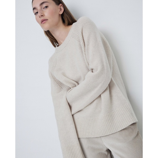 Knitted sweater with wool ecru