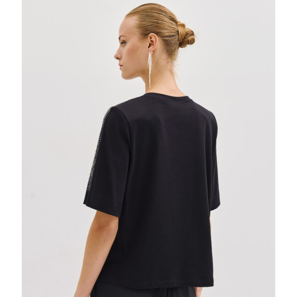 T-shirt με στρας στους ώμους