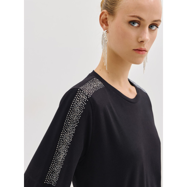T-shirt με στρας στους ώμους