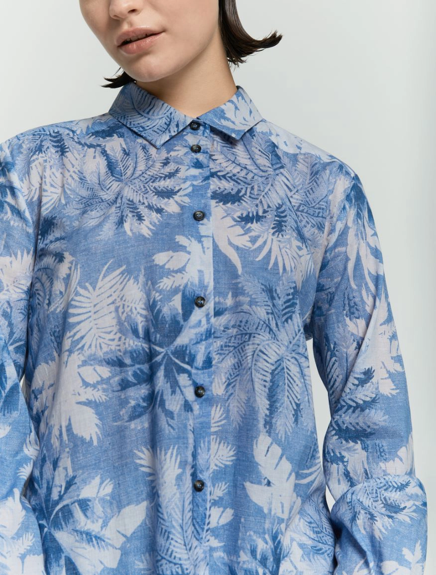 Figure-skimming shirt