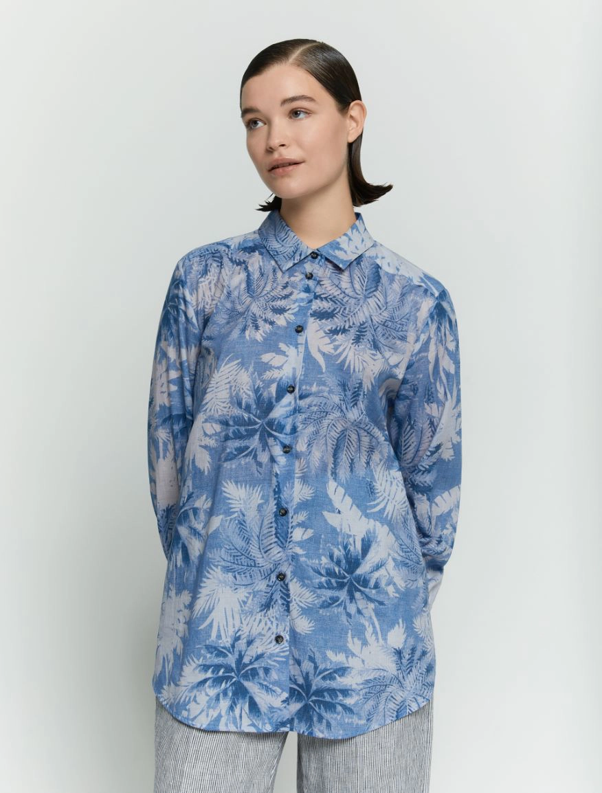 Figure-skimming shirt